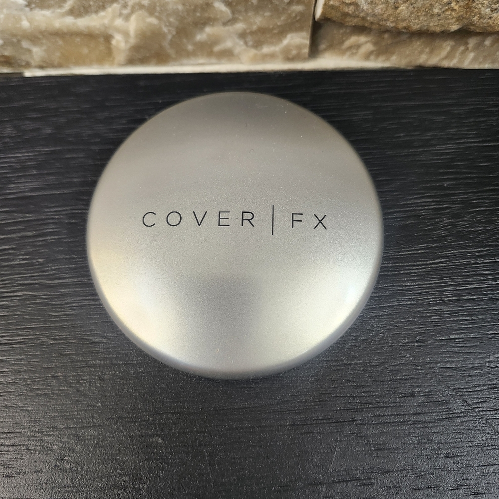 COVER FX Metallic Silver Compact
